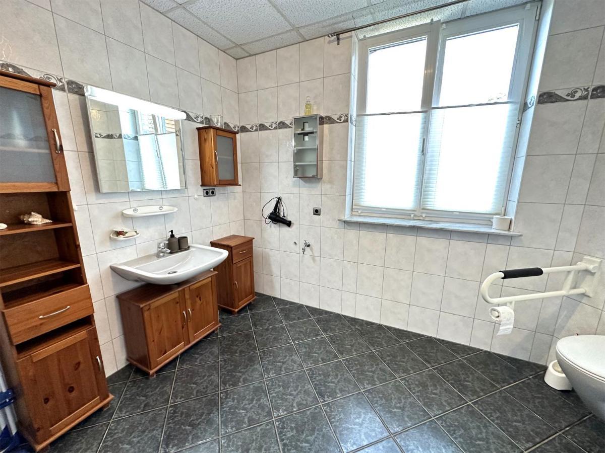 Behindertengerechte Ferienwohnung Nossentiner Huette Екстер'єр фото